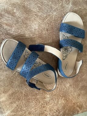 Aetrex Blue Three-Strap Perforated Sandals